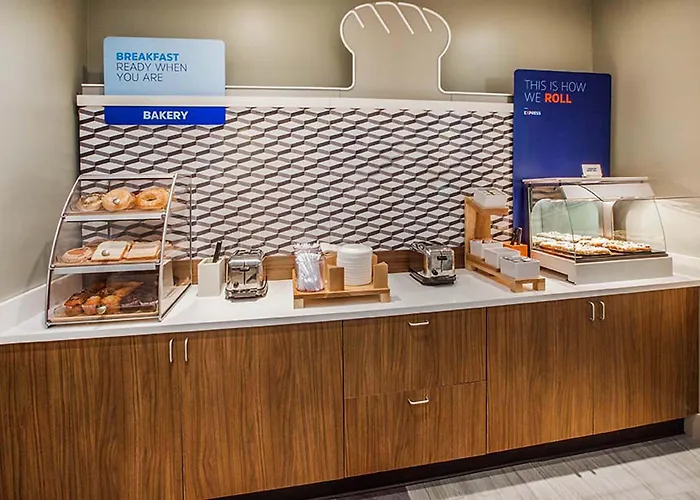 Holiday Inn Express & Suites Pine Bluff/Pines Mall By Ihg